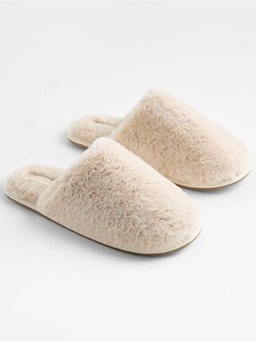 Crate & Barrel Faux Fur Calm Beige Slippers size medium